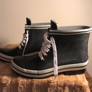 Steve Madden Black Rubber Rain Booties Size 8.5
